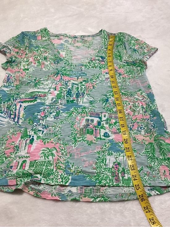 Lilly Pulitzer Etta V-Neck Tropical Print Tee in Green & Pink Size M 001504 - Picture 6 of 8